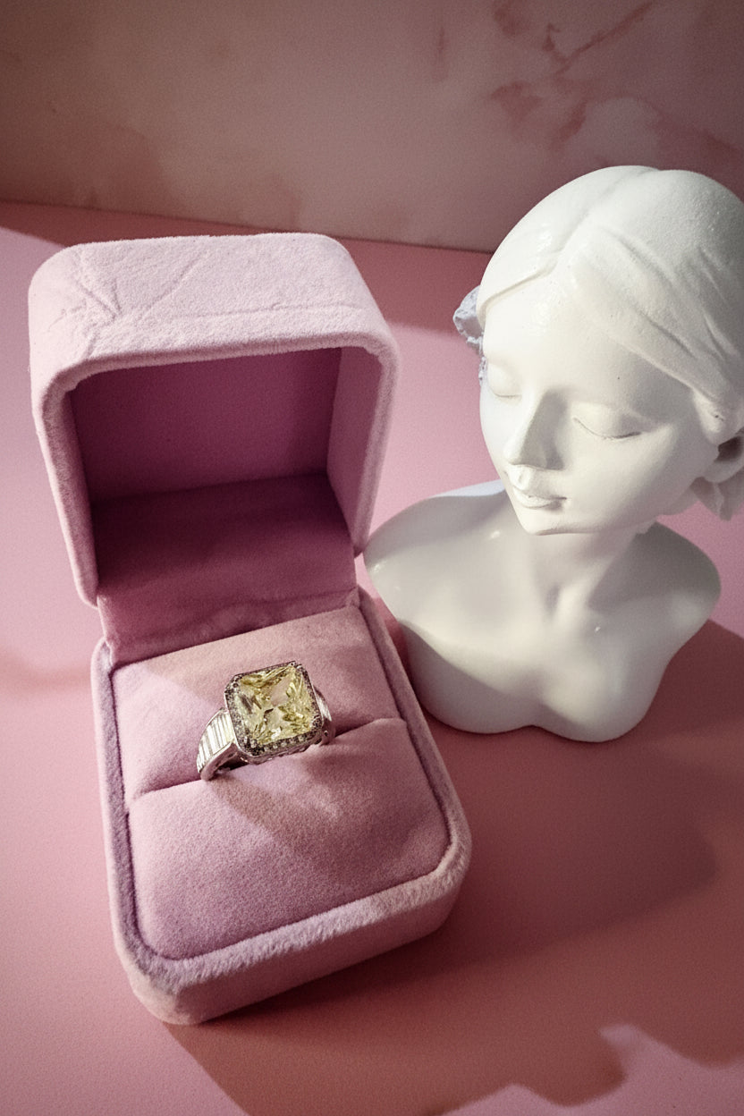 Anillo citrino con zirconias