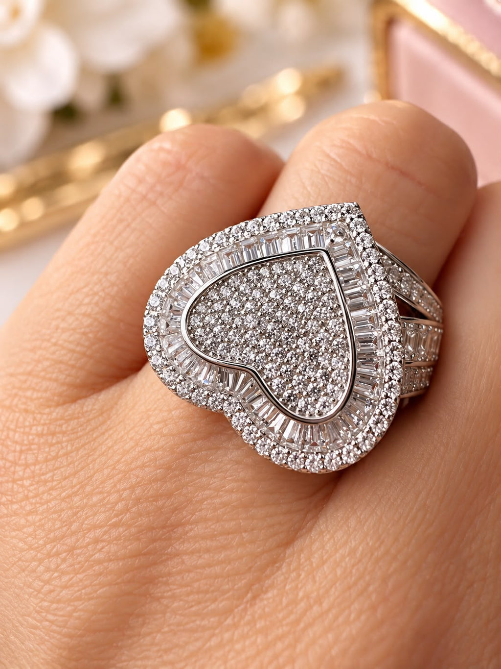 Anillo de corazon princesa de circonias con baño de rodio