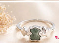 Anillo 1:1 inspirado Oso Plata .935 con baño de rodio y amazonita