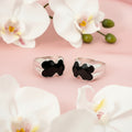 Anillo inspirado oso facetado con baño de rodio