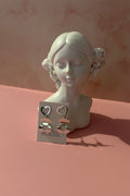 Arete largo de corazón y oso ondulado