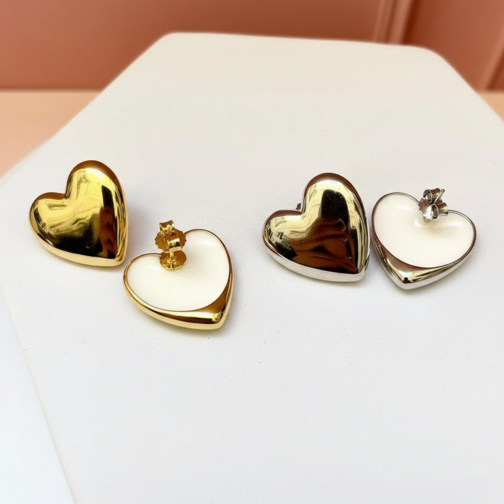 Arete grande corazón liso  plata con baño de rodio